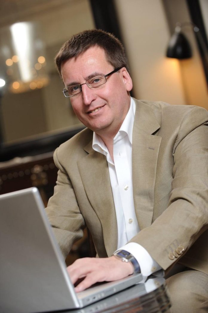 Honorary doctorate for Wigan man hailed as 'influential computer scientist' for his pioneering work
